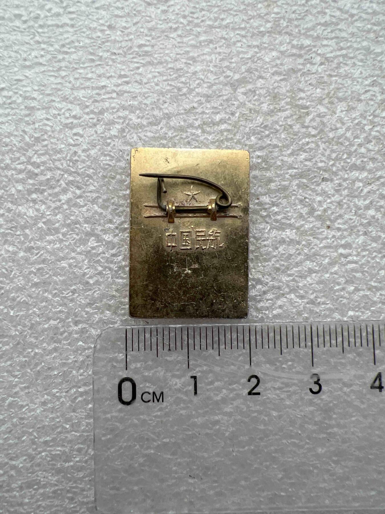 真品毛主席像章F 真品毛主席像章纪念章