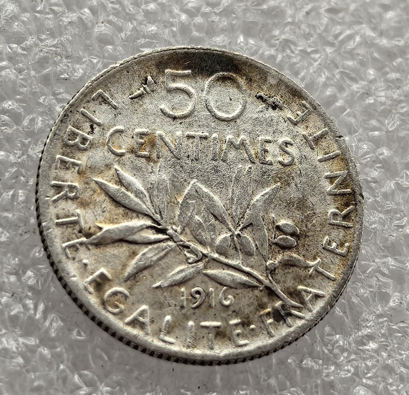  外国优质老铜币银币，周六九点倒数截拍，满百包邮，可寄存半年，喜欢朋友微信扫描二维码可直接参拍