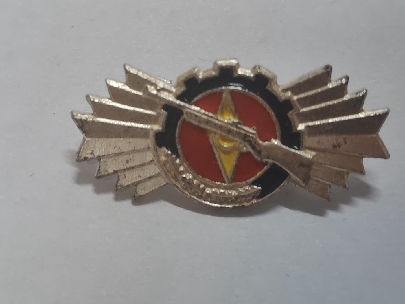 荷兰第128期勋赏拍卖 民主德国银级体育与技术协会射击技能证章