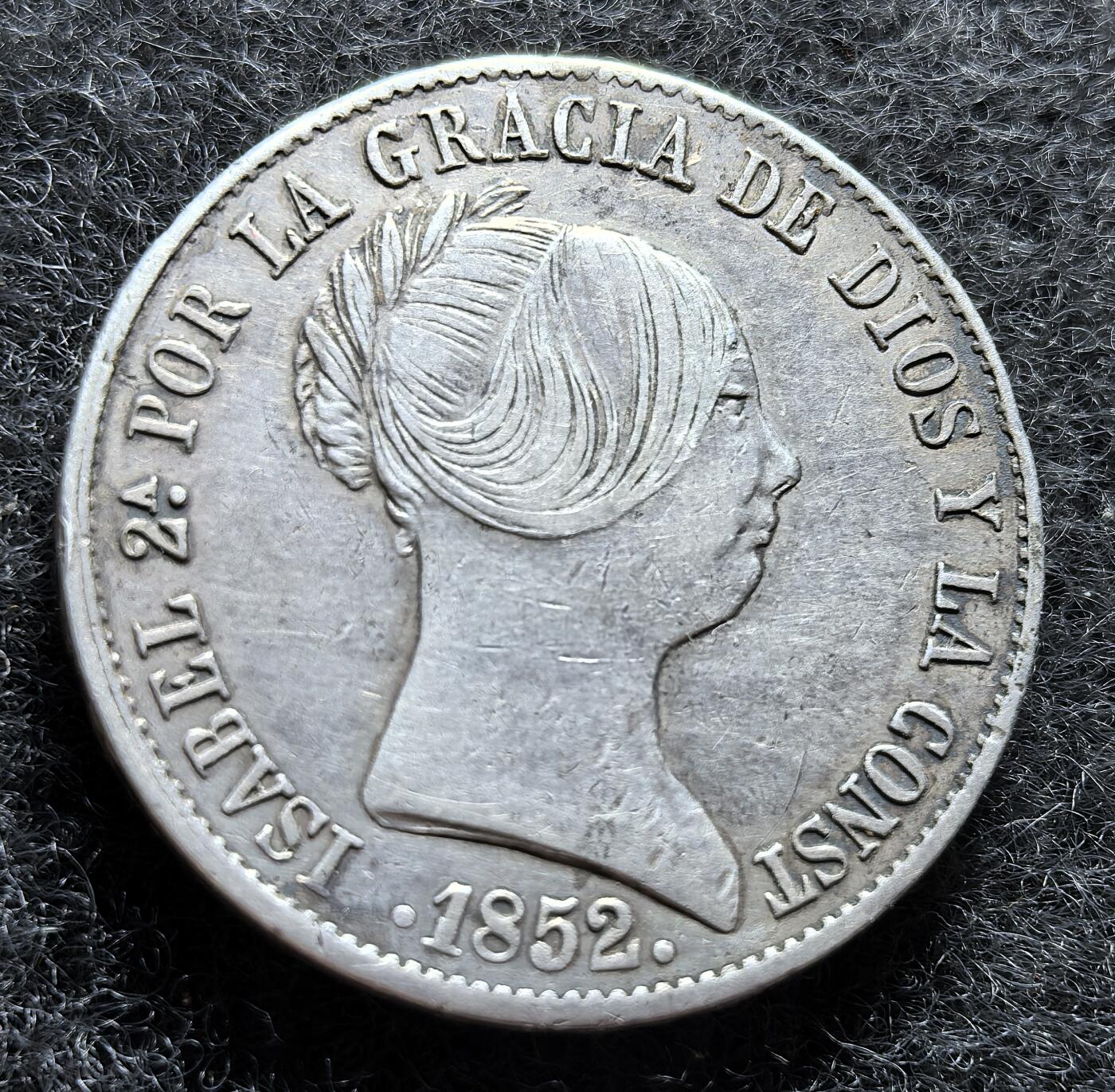 西班牙、丹属西印度、法属殖民地、乌拉圭银币古铜币，周五晚上九点倒数截拍，满百包邮，可寄存半年，喜欢朋友微信扫描二维码可直接参拍 少见品种西班牙1852年10瑞斯银币km595.2