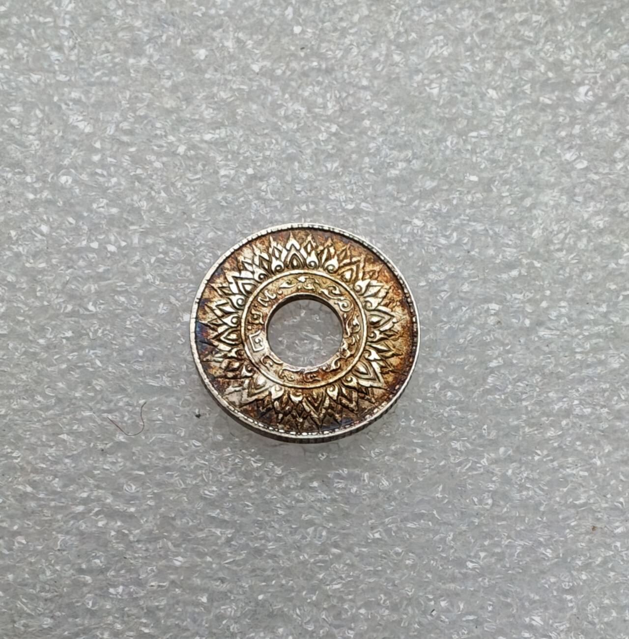 瓶子🏺第215期拍卖会 1940年泰国10萨当中孔银币  好彩