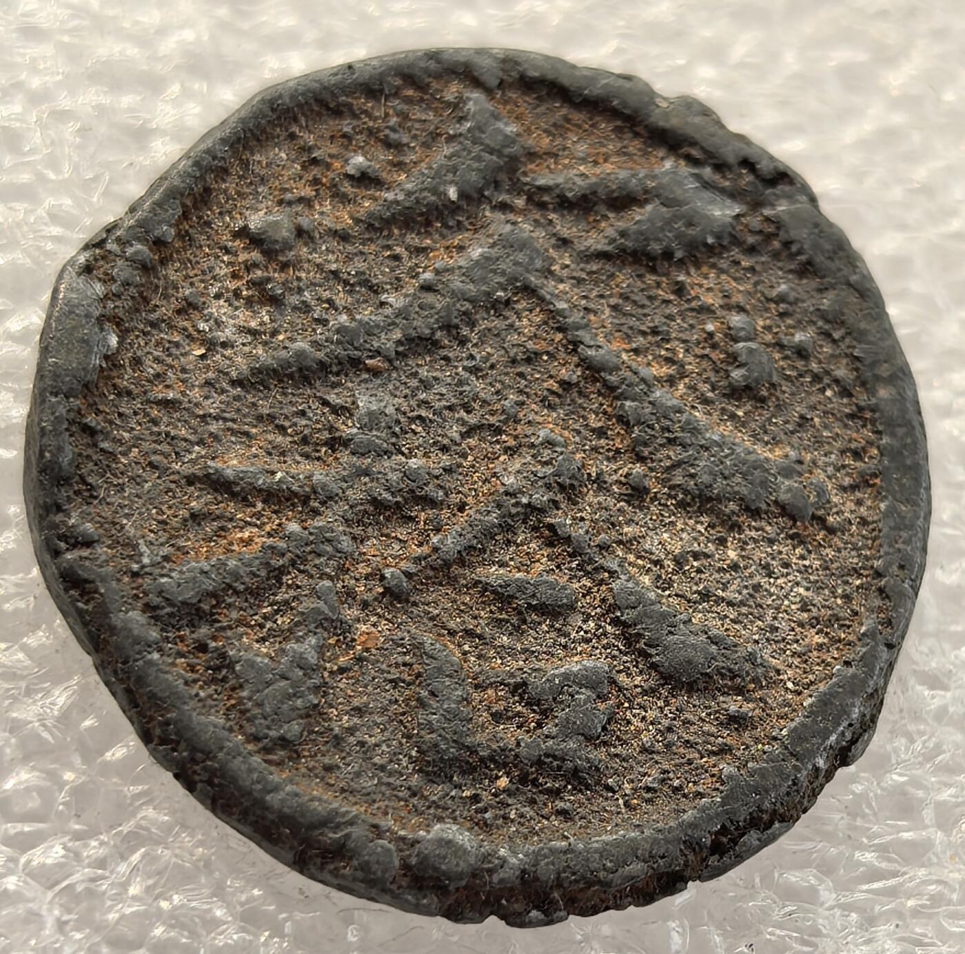  外国优质老铜币银币，周六九点倒数截拍，满百包邮，可寄存半年，喜欢朋友微信扫描二维码可直接参拍