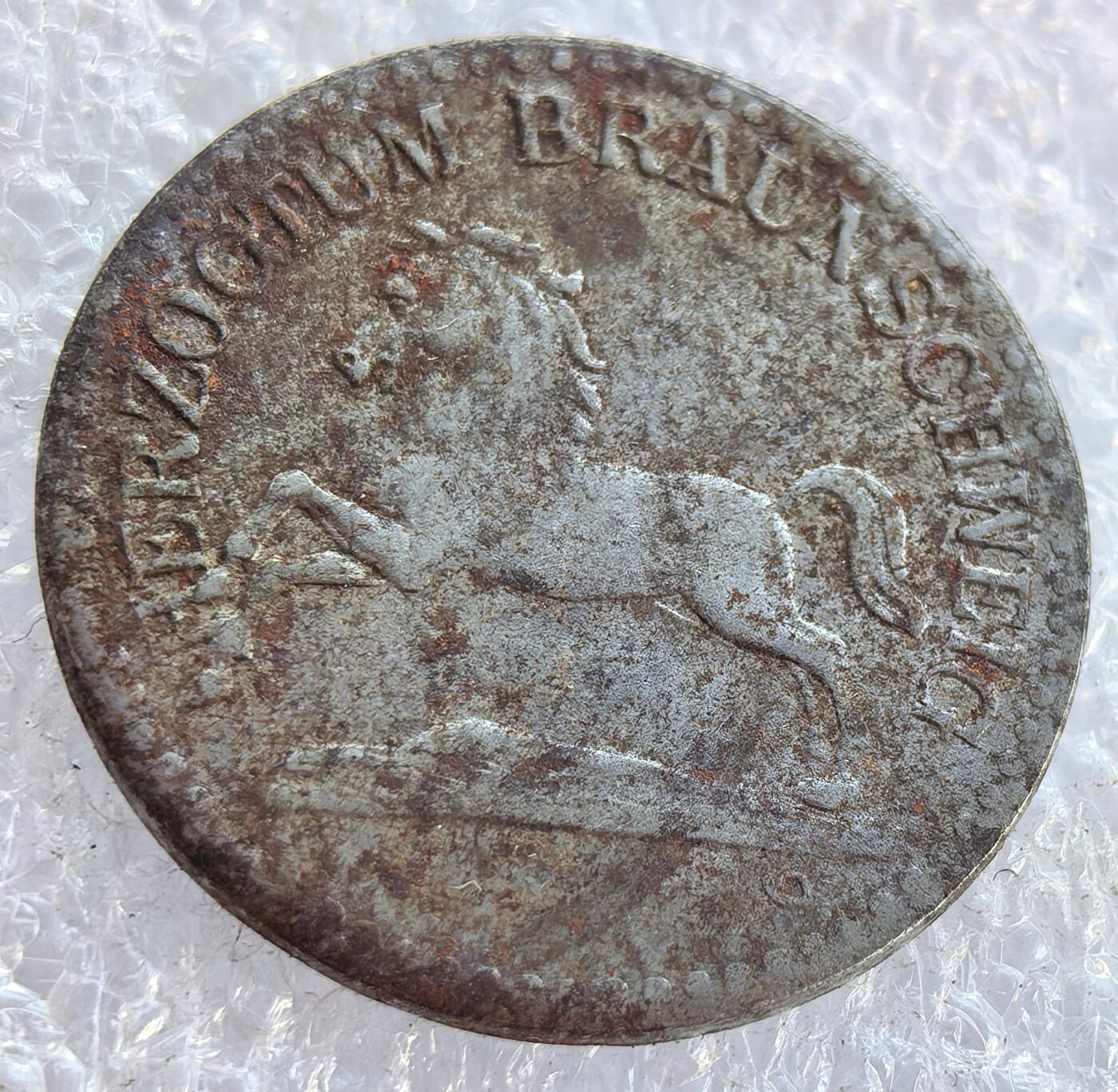  外国优质老铜币银币，周六九点倒数截拍，满百包邮，可寄存半年，喜欢朋友微信扫描二维码可直接参拍 不伦瑞克公国骏马1920年10芬尼