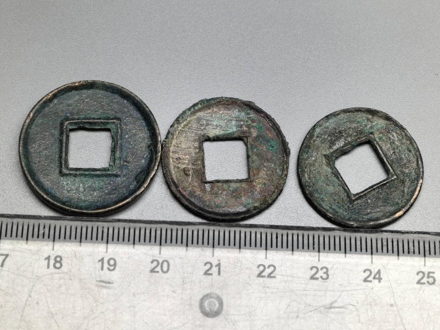 小驴勋章奖章收藏11月8日周六晚6点拍卖（珍爱和平，收藏战争，铭记历史，勿忘国耻，忠党爱国。有偿代拍，送拍规则在简介最后，参拍须阅读规则后再参拍，关系到运费包装发货时效真假辨别等关键信息，拍卖时不再发原图，看大图店主微信码在最后拍品里） 大泉五十，品相如图