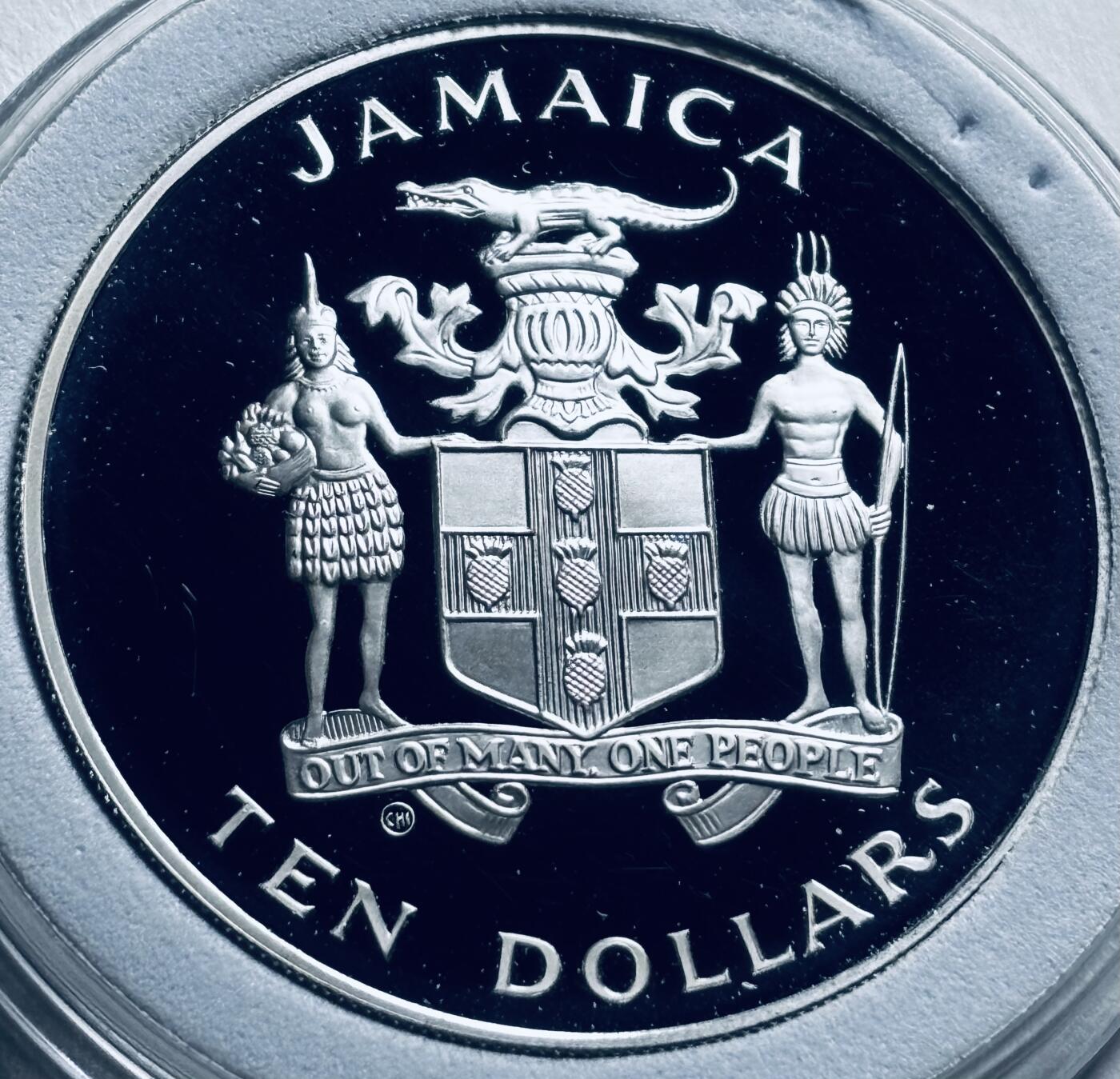 文馨钱币收藏第 279 场，银币，纪念铜章场 长期接收代拍品 全新未流通牙买加1982年世界杯足球10元精制大银币(发行量9775)