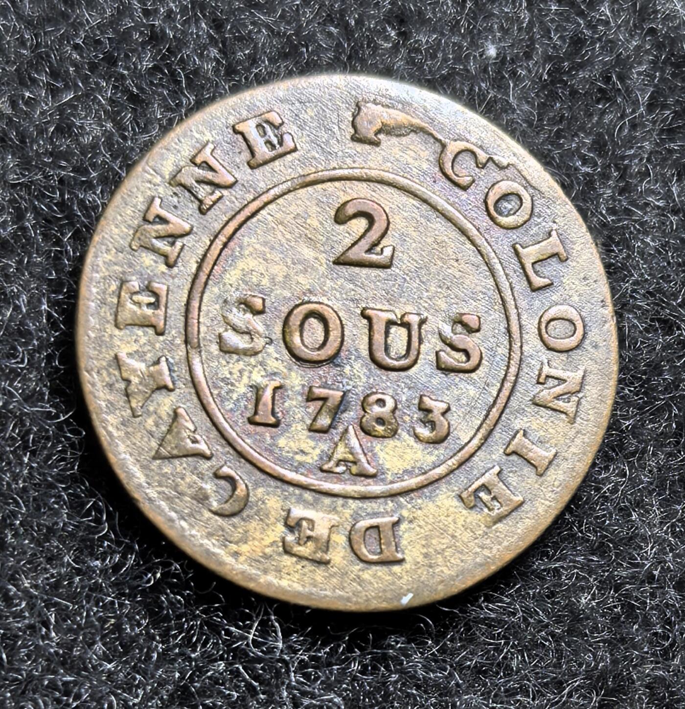 西班牙、丹属西印度、法属殖民地、乌拉圭银币古铜币，周五晚上九点倒数截拍，满百包邮，可寄存半年，喜欢朋友微信扫描二维码可直接参拍 路易十六国王卡宴殖民地1783年2苏铜银合金km1