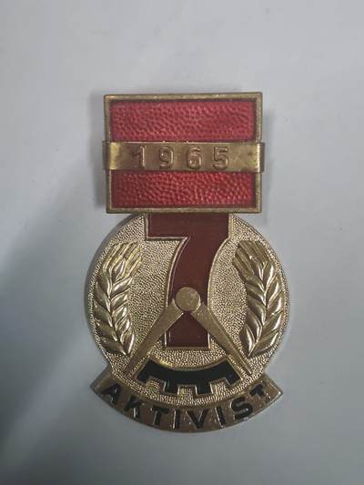 荷兰第128期勋赏拍卖 - 民主德国七年计划劳动模范奖章