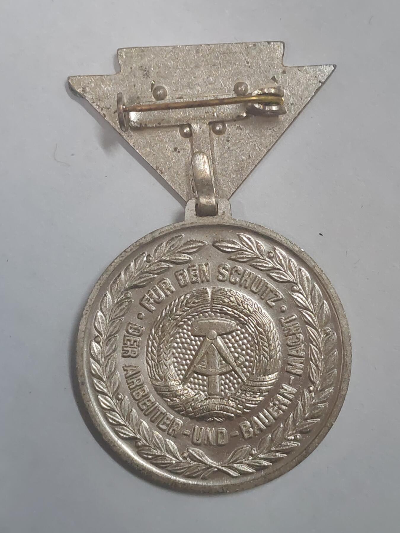 荷兰第128期勋赏拍卖 民主德国银级人民军预备役优秀服务奖章