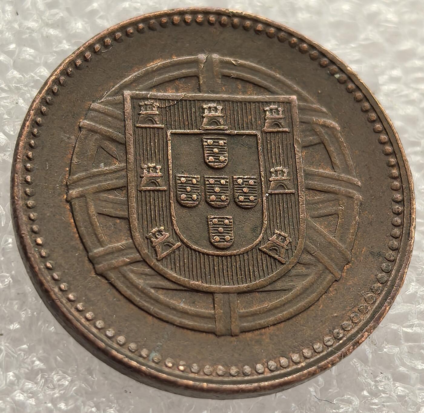  外国优质老铜币银币，周六九点倒数截拍，满百包邮，可寄存半年，喜欢朋友微信扫描二维码可直接参拍