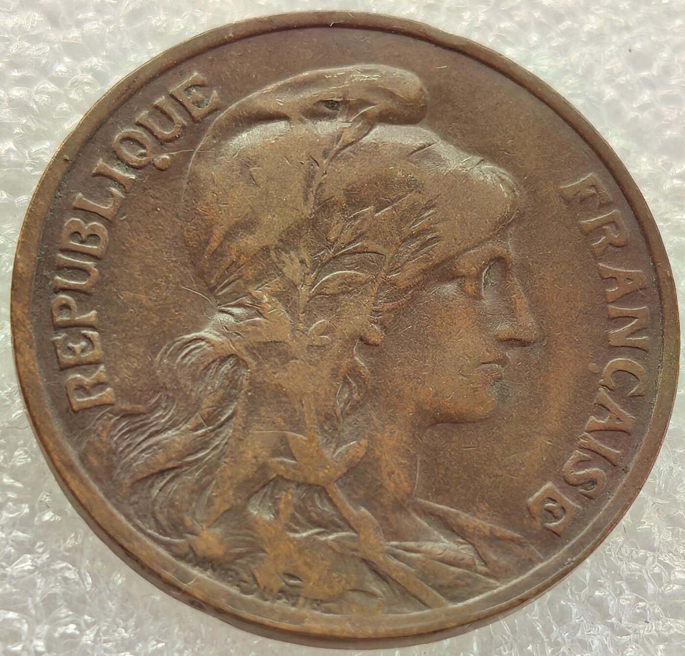  外国优质老铜币银币，周六九点倒数截拍，满百包邮，可寄存半年，喜欢朋友微信扫描二维码可直接参拍