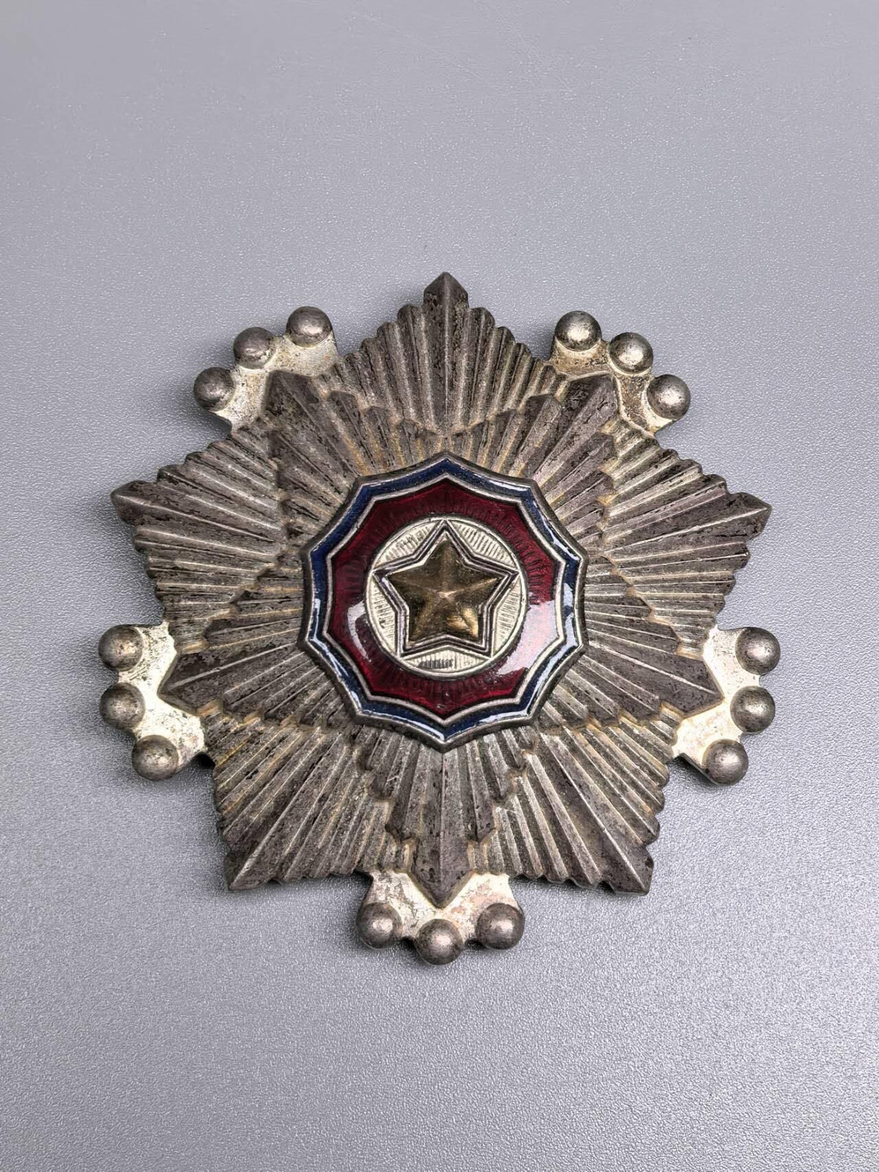 小驴勋章奖章收藏11月8日周六晚6点拍卖（珍爱和平，收藏战争，铭记历史，勿忘国耻，忠党爱国。有偿代拍，送拍规则在简介最后，参拍须阅读规则后再参拍，关系到运费包装发货时效真假辨别等关键信息，拍卖时不再发原图，看大图店主微信码在最后拍品里）