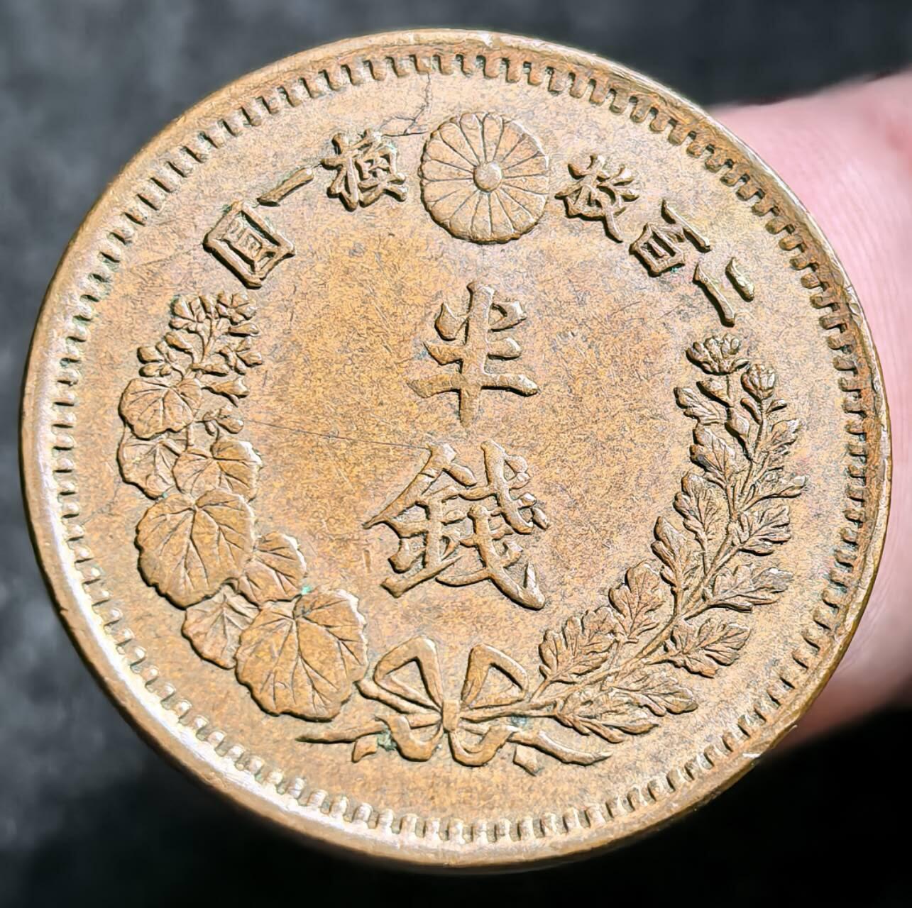  外国优质老铜币银币，周六九点倒数截拍，满百包邮，可寄存半年，喜欢朋友微信扫描二维码可直接参拍