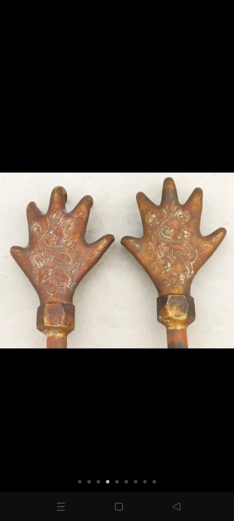 清代民国古代老兵器一对。铜手铜铛，做工精细奇特，包浆浑厚皮克老辣，全品完整牢固值得拥有。 尺寸长65/直径12Cm重4.5斤。