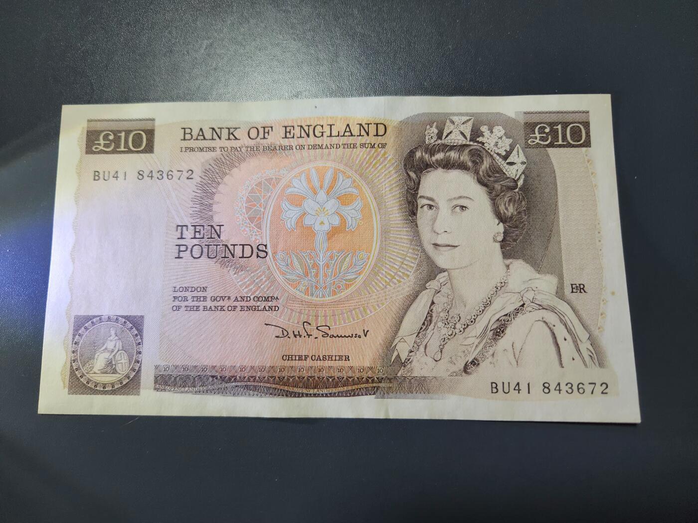 11月9号晚上8点 外国纸币自动截拍第54场 英国10镑 极美品