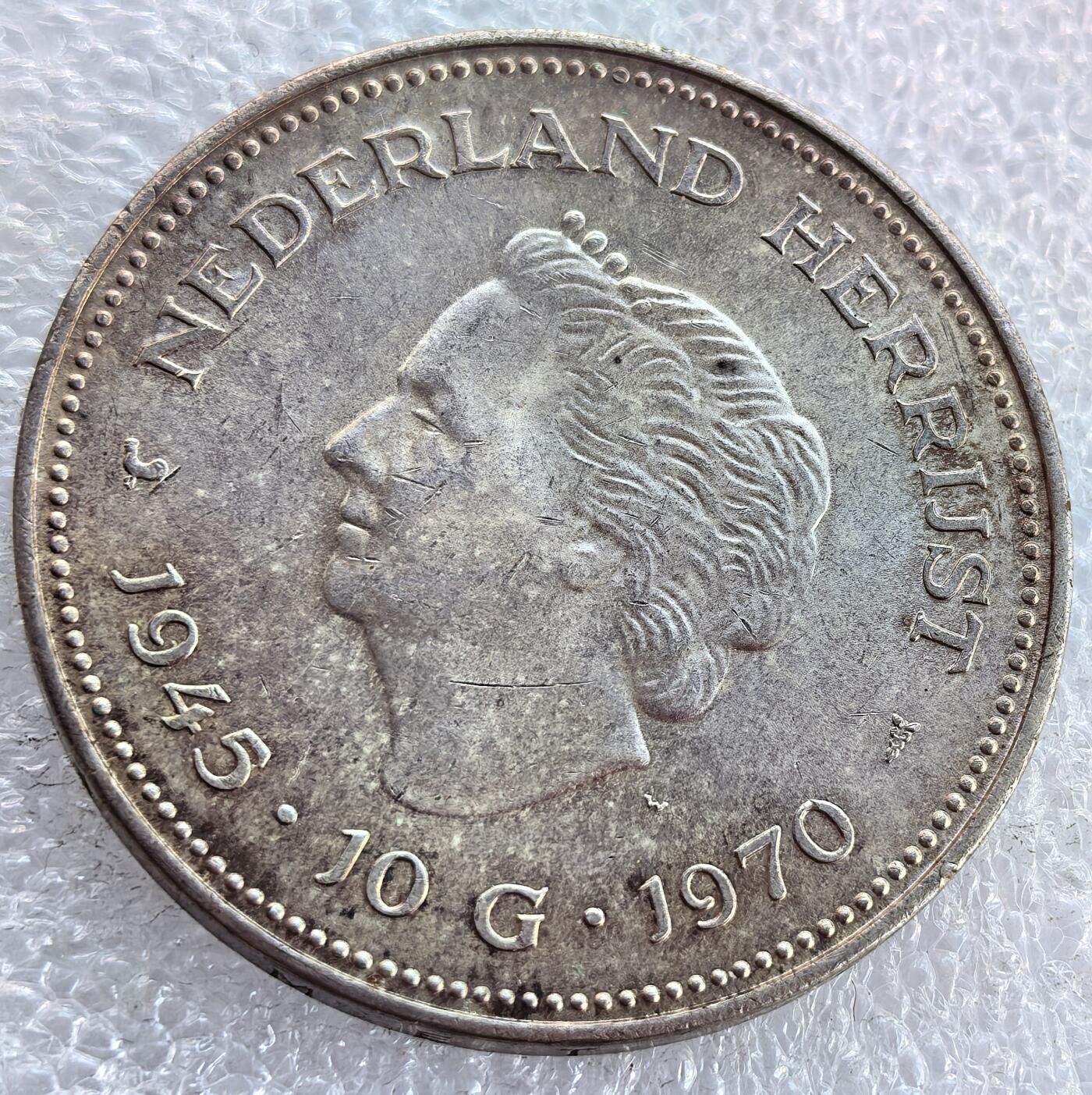  外国优质老铜币银币，周六九点倒数截拍，满百包邮，可寄存半年，喜欢朋友微信扫描二维码可直接参拍