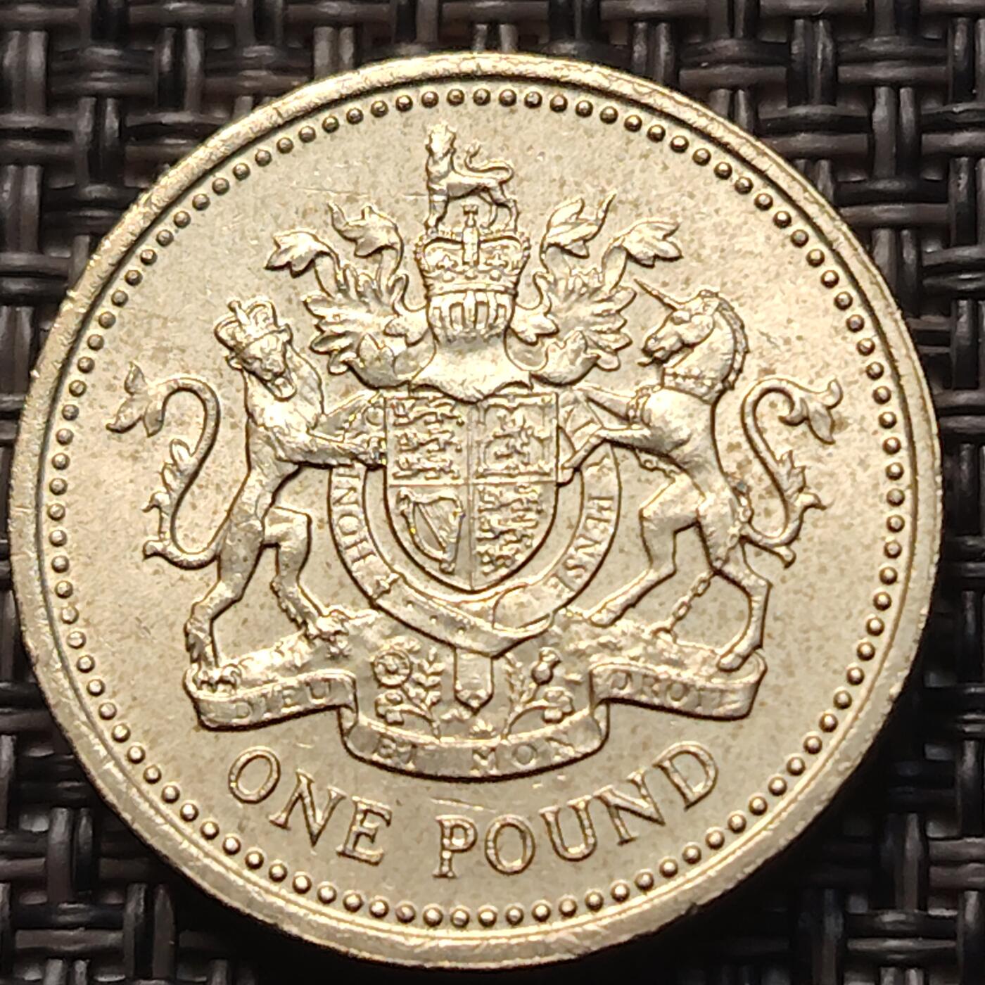 布加迪🐬～世界钱币(上海)🌾第 258 期 /  各国套币和散币 英国🇬🇧 1983年 1镑 好品相