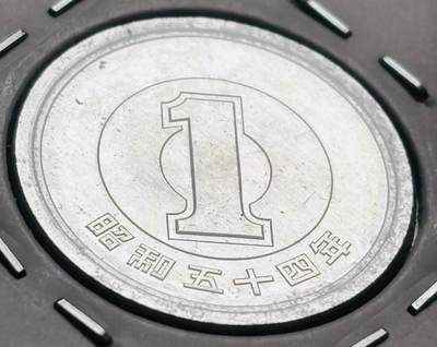 文馨钱币收藏第 279 场，银币，纪念铜章场 长期接收代拍品 - 原光品相日本昭和 54 年一元