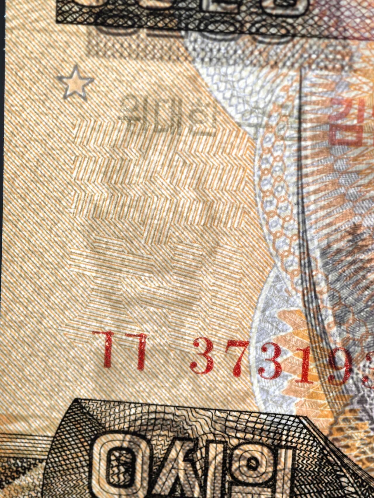 小驴勋章奖章收藏11月8日周六晚6点拍卖（珍爱和平，收藏战争，铭记历史，勿忘国耻，忠党爱国。有偿代拍，送拍规则在简介最后，参拍须阅读规则后再参拍，关系到运费包装发货时效真假辨别等关键信息，拍卖时不再发原图，看大图店主微信码在最后拍品里） 朝鲜纪念纸币一组，崭新