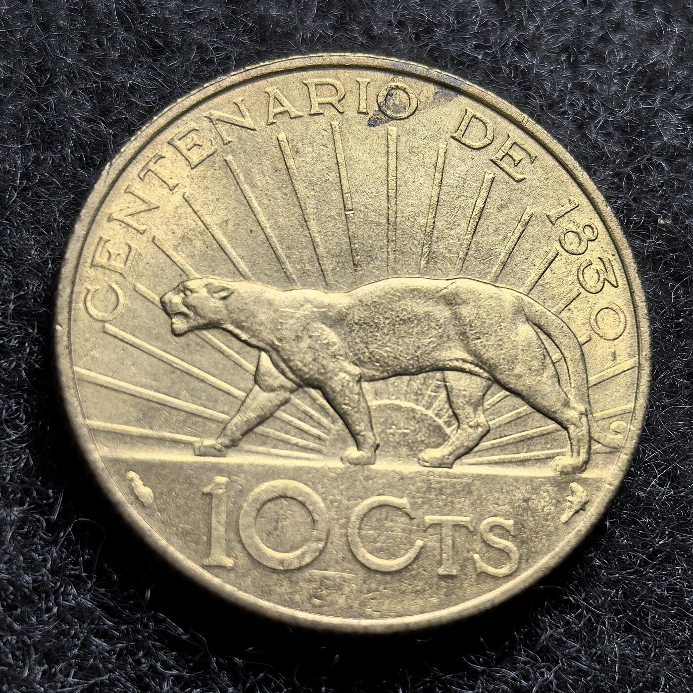 西班牙、丹属西印度、法属殖民地、乌拉圭银币古铜币，周五晚上九点倒数截拍，满百包邮，可寄存半年，喜欢朋友微信扫描二维码可直接参拍 UNC品相乌拉圭1930年10分，km25