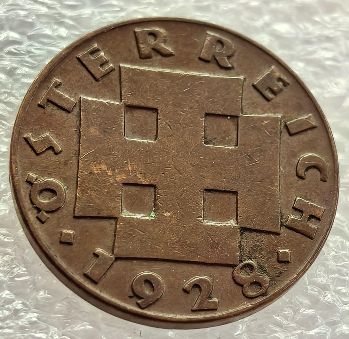  外国优质老铜币银币，周六九点倒数截拍，满百包邮，可寄存半年，喜欢朋友微信扫描二维码可直接参拍