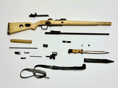 零元拍：钛金 1/6 早期版金属与木制 WWII 98K 模型。全分解状态。无任何击发与射击功能，材质：金属与实木，可拆解。图片仅为展示，以实物为准。全新。 - 零元拍：钛金 1/6 早期版金属与木制 WWII 98K 模型。全分解状态。无任何击发与射击功能，材质：金属与实木，可拆解。图片仅为展示，以实物为准。全新。