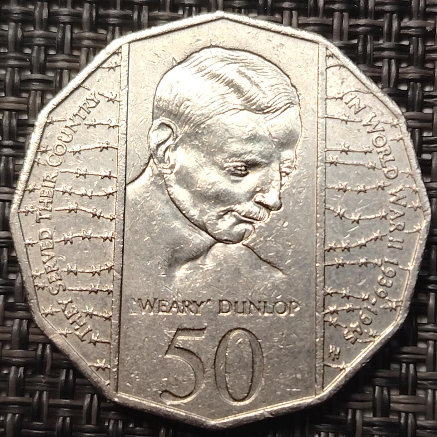 布加迪🐬～世界钱币(上海)🌾第 258 期 /  各国套币和散币 澳大利亚🇦🇺 1995年 50分多边形币 二战结束50周年纪念币