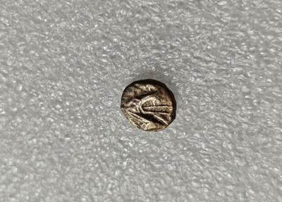 瓶子🏺第215期拍卖会 -  古希腊卡利亚地区哈利卡纳苏斯城海怪刻托斯银币 公元前500-前495年卡利亚地区首府哈利卡纳苏斯城发行 正面是龙形海怪刻托斯的头像 背面是网格形花饰中的大芒星 哈利卡纳苏斯，卡利亚地区首府，今天的土耳其博德鲁姆，古代世界七大奇迹之一的摩索拉斯王陵所在地