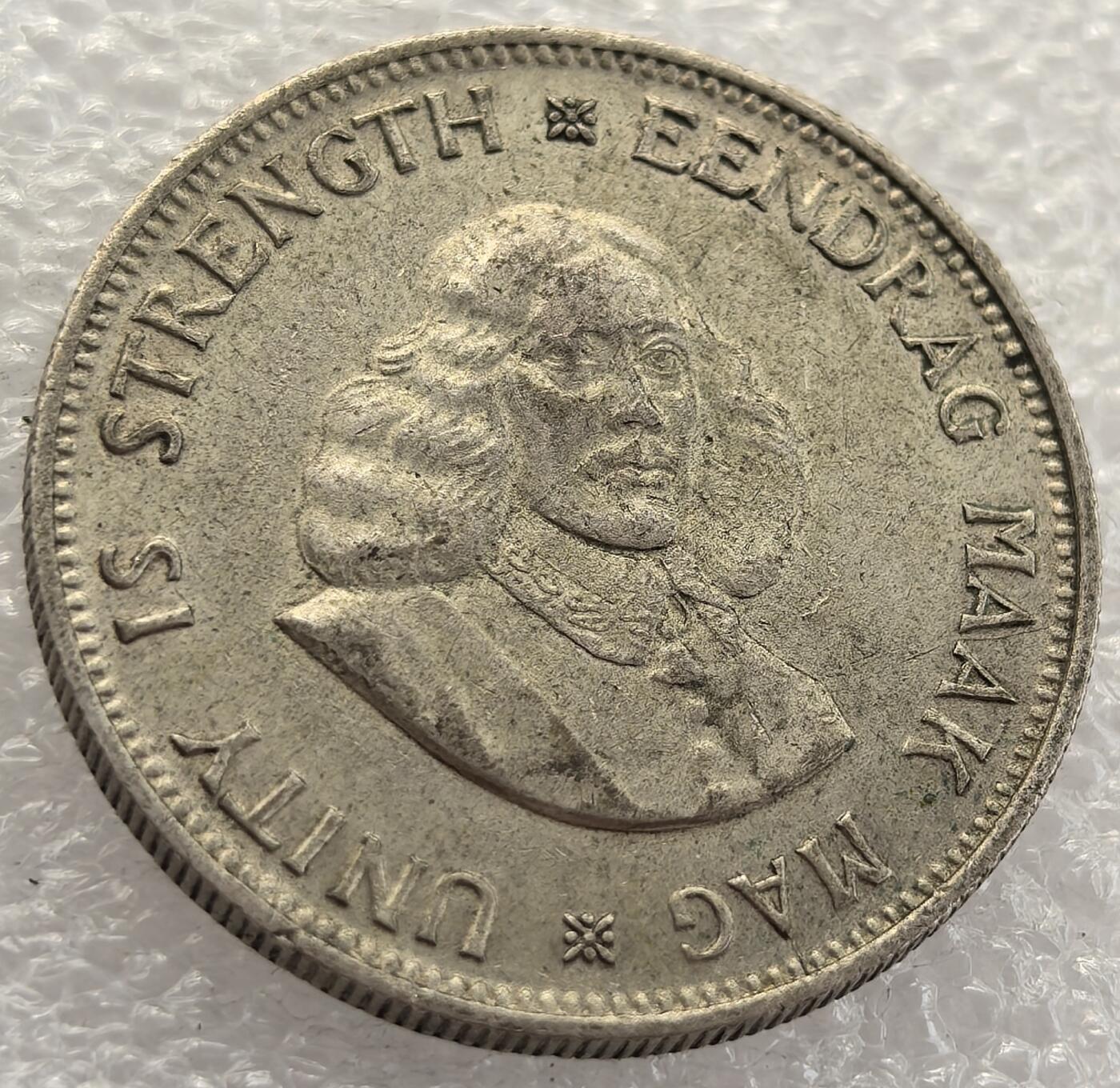  外国优质老铜币银币，周六九点倒数截拍，满百包邮，可寄存半年，喜欢朋友微信扫描二维码可直接参拍 南非1964年20分银币