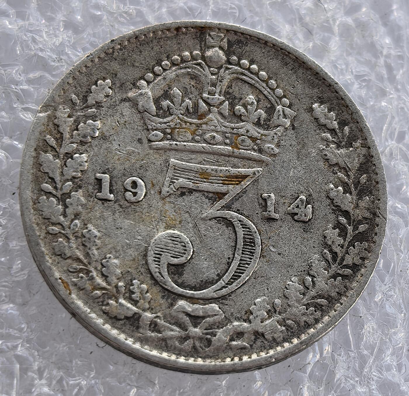  外国优质老铜币银币，周六九点倒数截拍，满百包邮，可寄存半年，喜欢朋友微信扫描二维码可直接参拍 英国1914年3便士银币