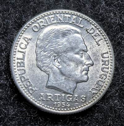 西班牙、丹属西印度、法属殖民地、乌拉圭银币古铜币，周五晚上九点倒数截拍，满百包邮，可寄存半年，喜欢朋友微信扫描二维码可直接参拍 - UNC品相乌拉圭1954年20分银币，km36