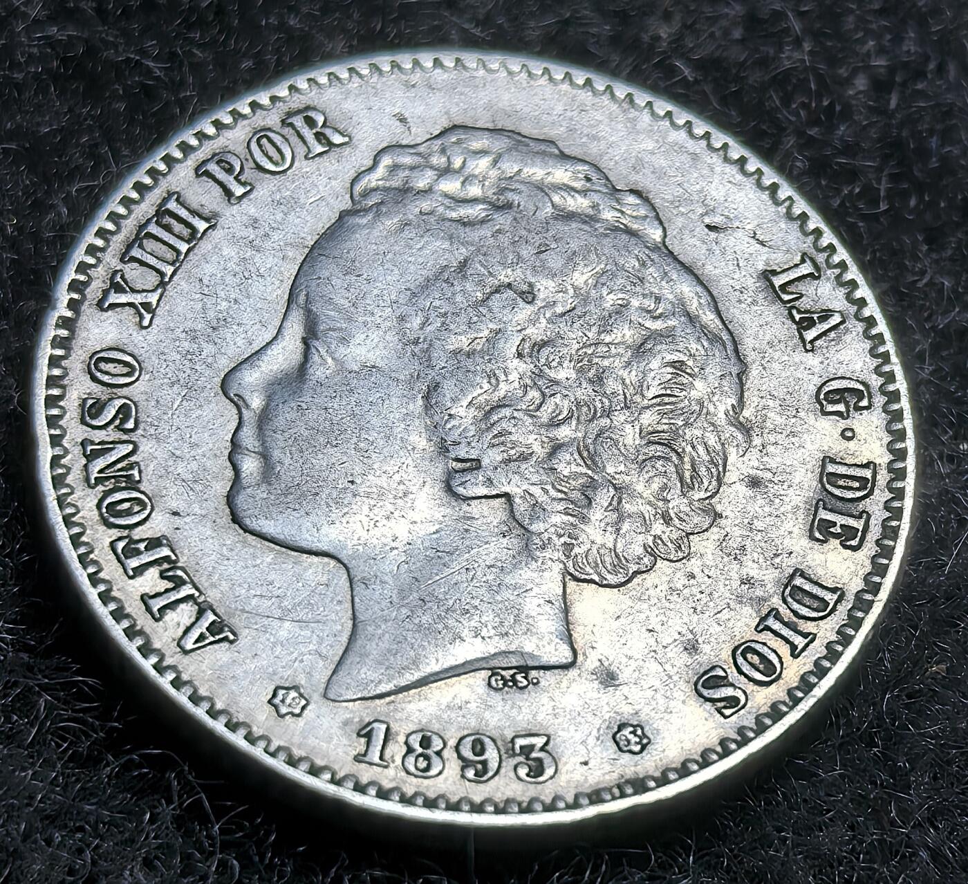 西班牙、丹属西印度、法属殖民地、乌拉圭银币古铜币，周五晚上九点倒数截拍，满百包邮，可寄存半年，喜欢朋友微信扫描二维码可直接参拍 少见品种西班牙1893年1比塞塔银币，km702