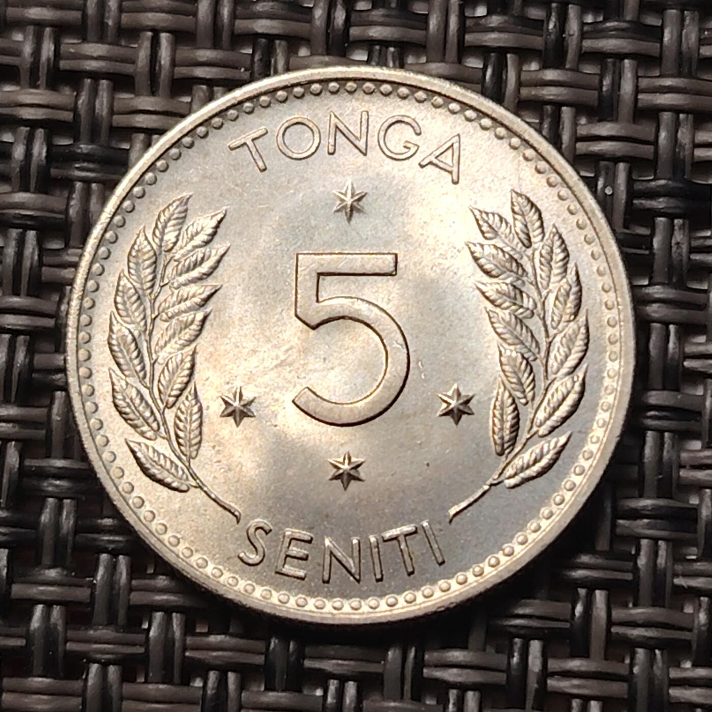 布加迪🐬～世界钱币(上海)🌾第 258 期 /  各国套币和散币 汤加🇹🇴 1967年 5分 萨洛特·图普三世女王纪念币 19.5mm