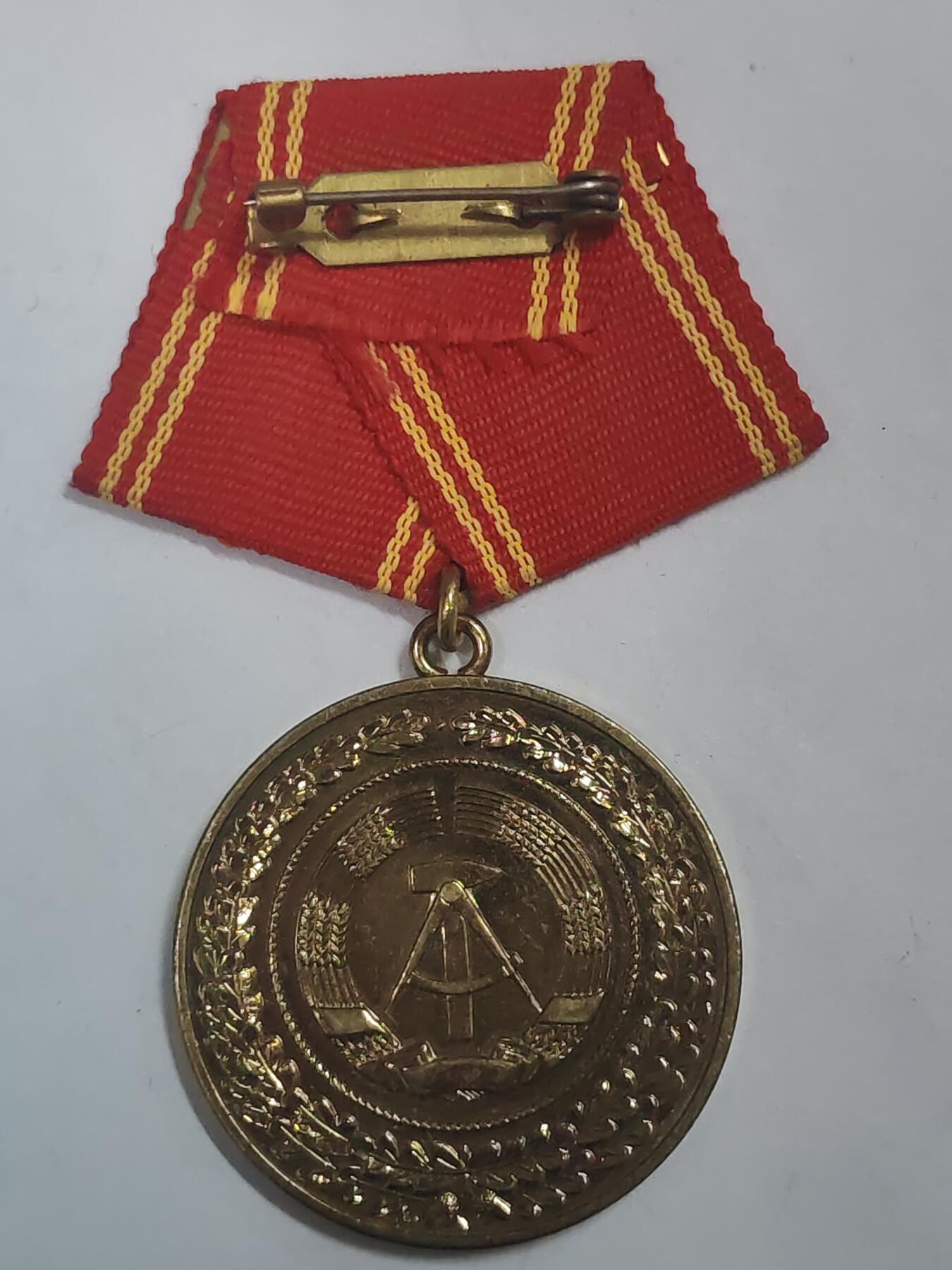 荷兰第128期勋赏拍卖 民主德国特级二等内务部圆满服务奖章