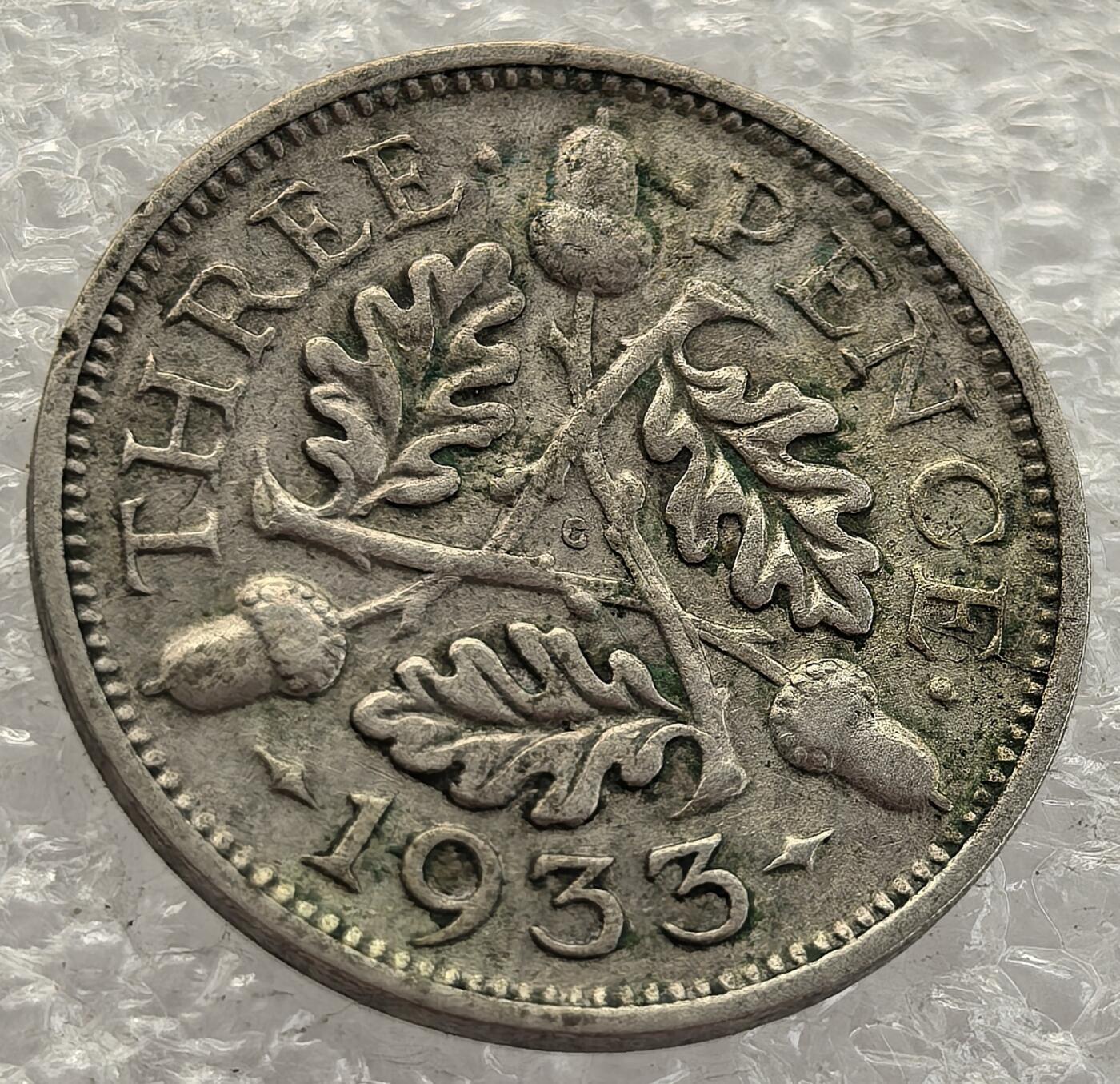  外国优质老铜币银币，周六九点倒数截拍，满百包邮，可寄存半年，喜欢朋友微信扫描二维码可直接参拍 英国1933年3便士银币