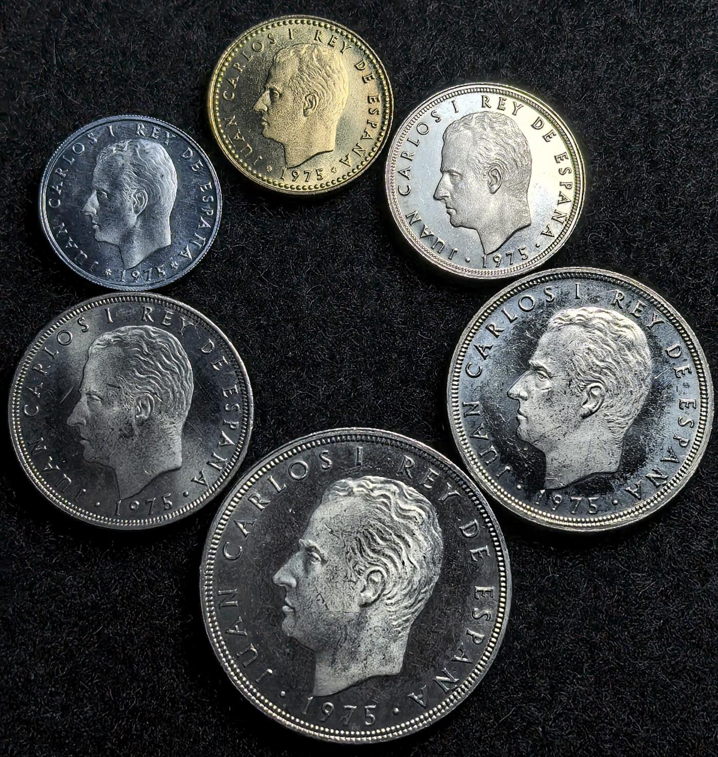 西班牙、丹属西印度、法属殖民地、乌拉圭银币古铜币，周五晚上九点倒数截拍，满百包邮，可寄存半年，喜欢朋友微信扫描二维码可直接参拍 西班牙1975年国王胡安卡洛斯登基精制纪念币6枚