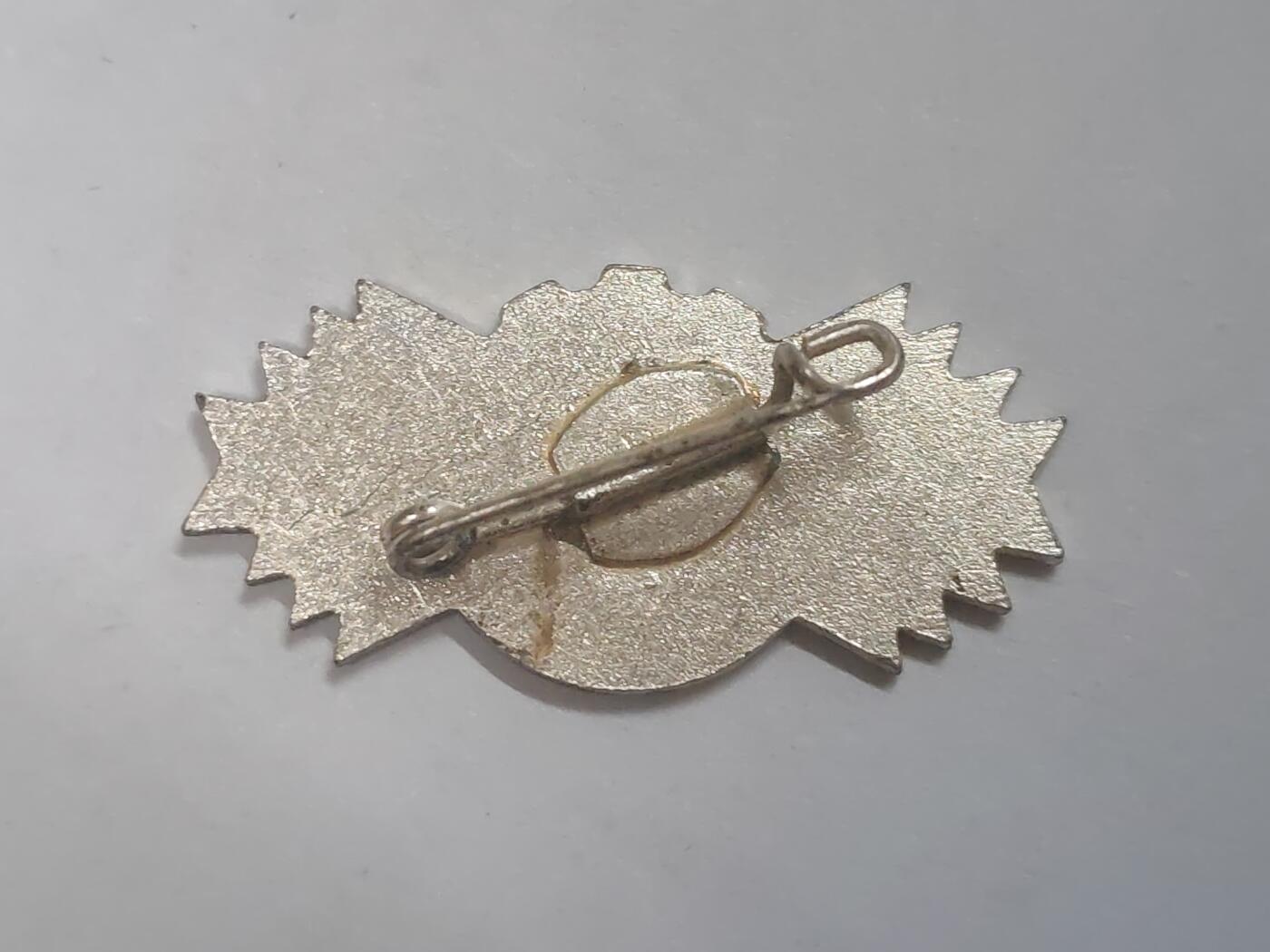 荷兰第128期勋赏拍卖 民主德国银级体育与技术协会射击技能证章