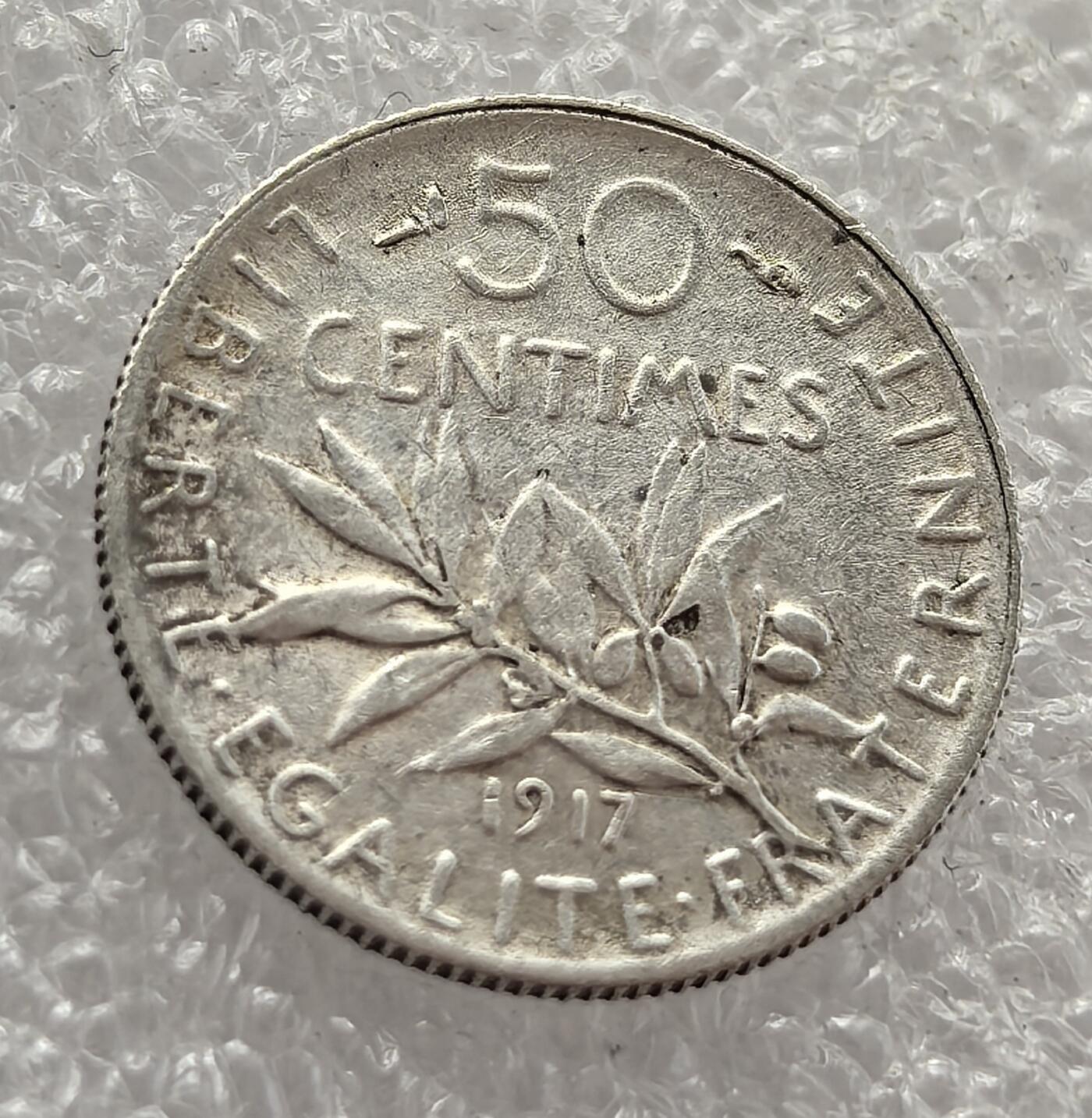  外国优质老铜币银币，周六九点倒数截拍，满百包邮，可寄存半年，喜欢朋友微信扫描二维码可直接参拍