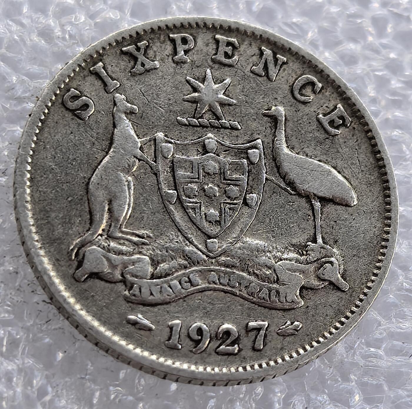  外国优质老铜币银币，周六九点倒数截拍，满百包邮，可寄存半年，喜欢朋友微信扫描二维码可直接参拍