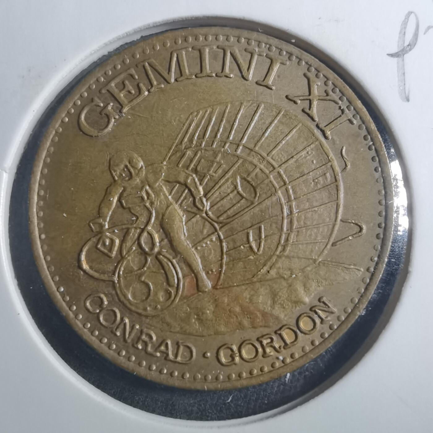 沼泽如烟--第893场 航天纪念章