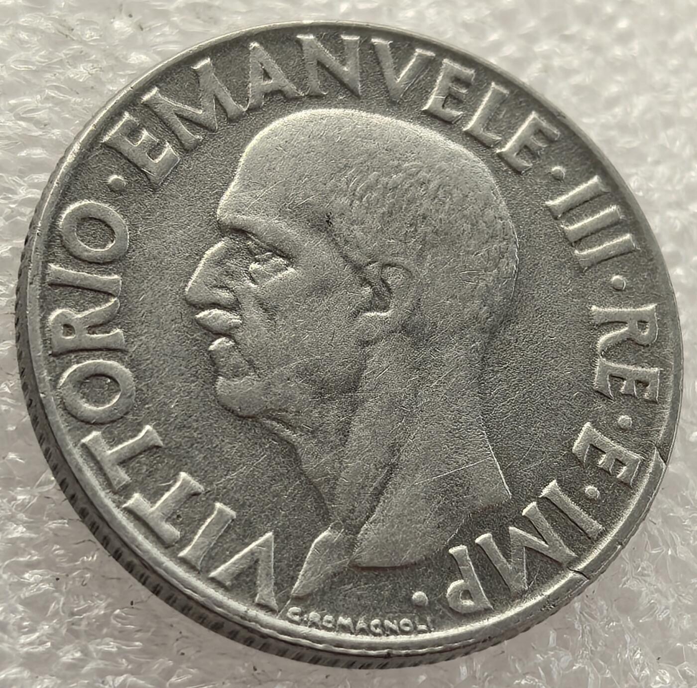  外国优质老铜币银币，周六九点倒数截拍，满百包邮，可寄存半年，喜欢朋友微信扫描二维码可直接参拍 意大利1939年1里拉