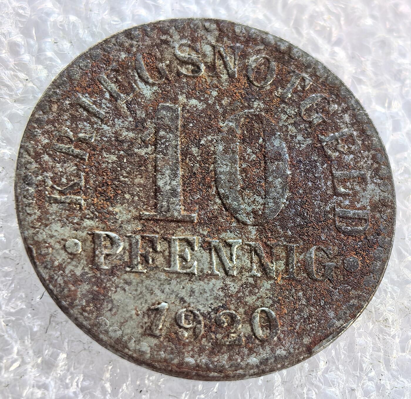  外国优质老铜币银币，周六九点倒数截拍，满百包邮，可寄存半年，喜欢朋友微信扫描二维码可直接参拍 不伦瑞克公国骏马1920年10芬尼