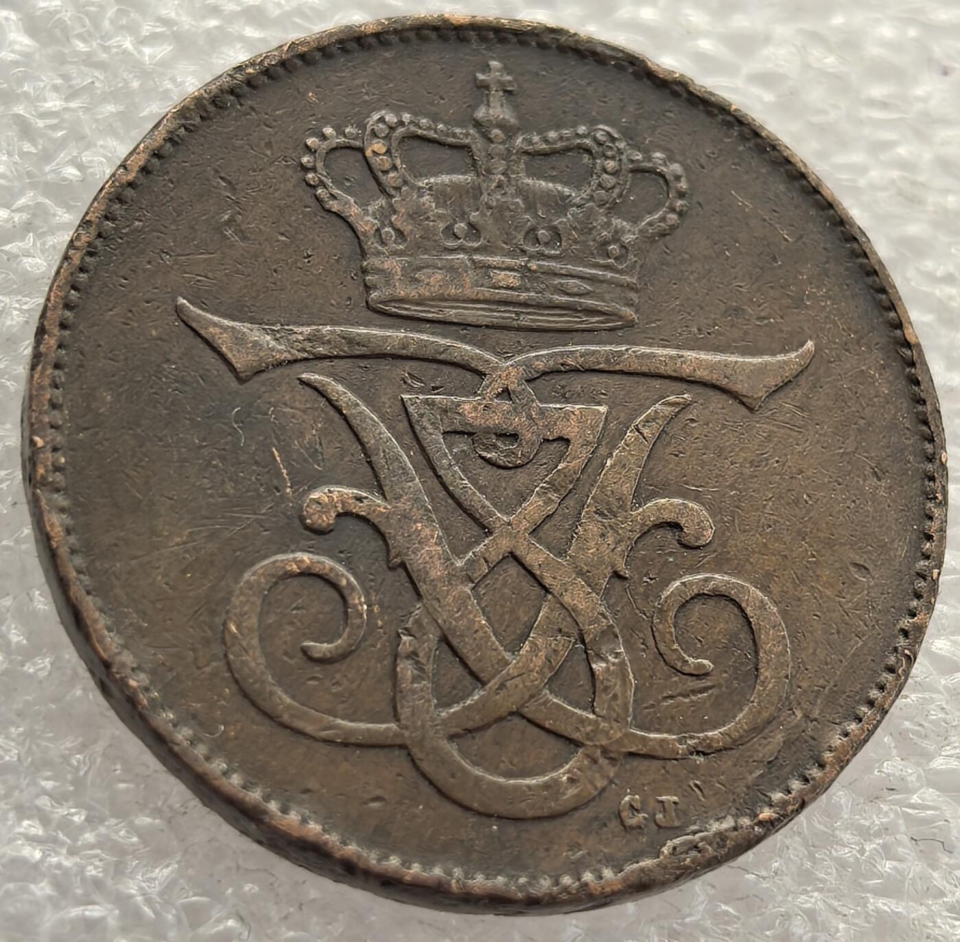  外国优质老铜币银币，周六九点倒数截拍，满百包邮，可寄存半年，喜欢朋友微信扫描二维码可直接参拍