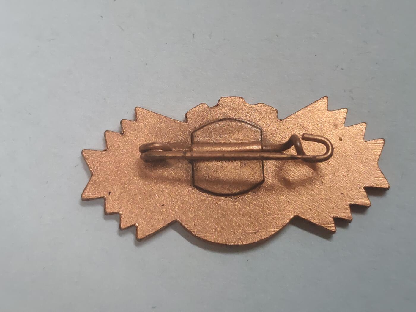 荷兰第128期勋赏拍卖 民主德国体育与技术协会铜级射击技能证章