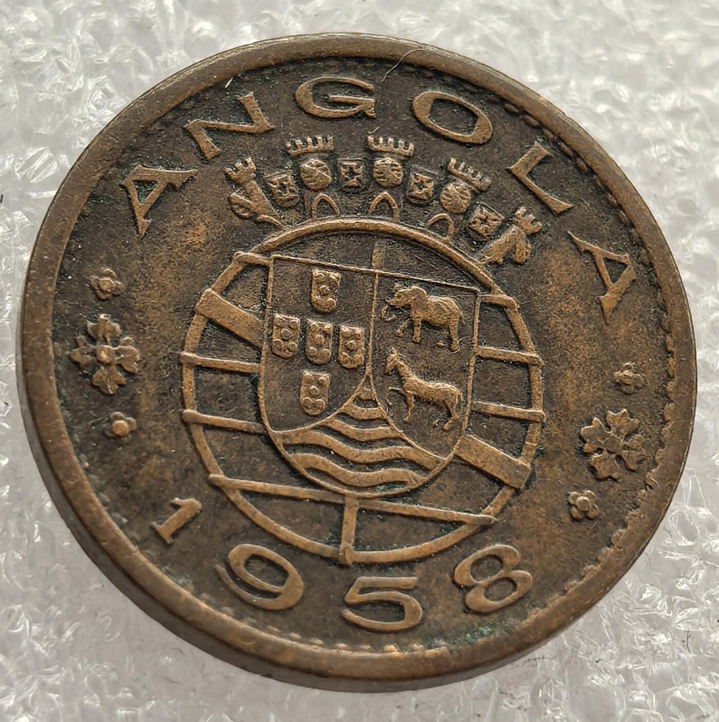  外国优质老铜币银币，周六九点倒数截拍，满百包邮，可寄存半年，喜欢朋友微信扫描二维码可直接参拍