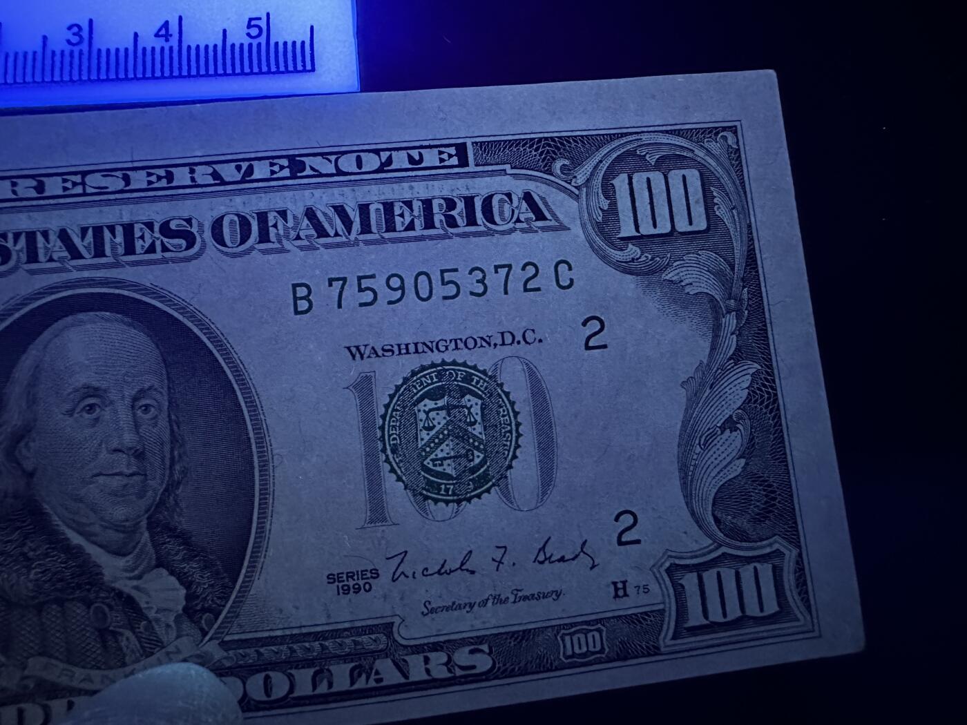 《外钞收藏家》第五百八十二期（精品场）（本平台长期征集拍品、欢迎藏友们联系合作） 1990年美国小头版100美元 UNC-