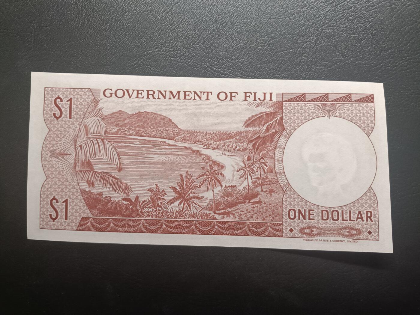 2025十一月第二期，总第200期 英属斐济1969版1元AUNC无47，早期少见“斐济政府”抬头，戎装女王和椰林海滩