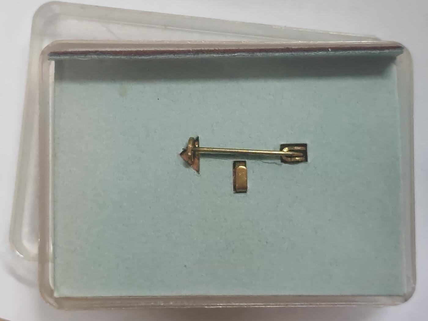 荷兰第128期勋赏拍卖 民主德国集体劳动荣誉三次获得 带原盒