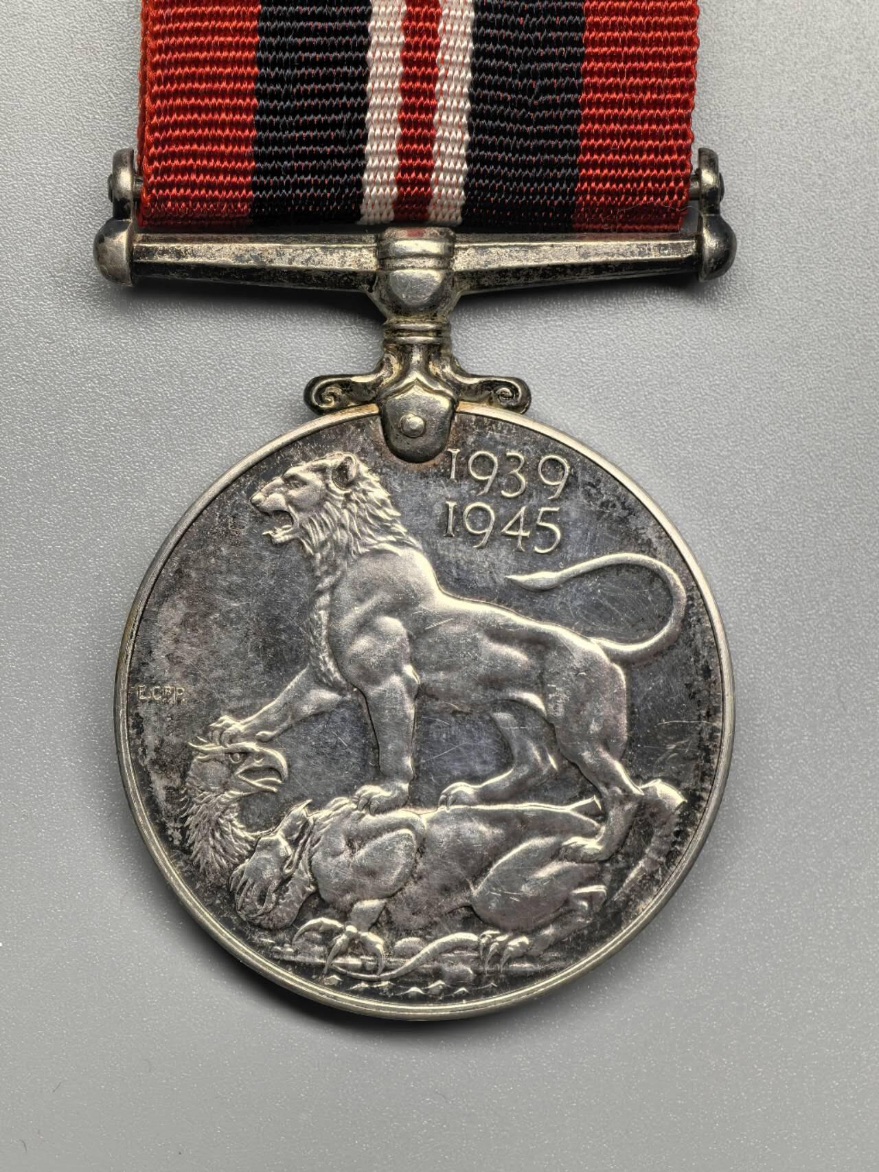 小驴勋章奖章收藏11月8日周六晚6点拍卖（珍爱和平，收藏战争，铭记历史，勿忘国耻，忠党爱国。有偿代拍，送拍规则在简介最后，参拍须阅读规则后再参拍，关系到运费包装发货时效真假辨别等关键信息，拍卖时不再发原图，看大图店主微信码在最后拍品里） 英国二战胜利奖章，银质加拿大版，35克左右大银饼