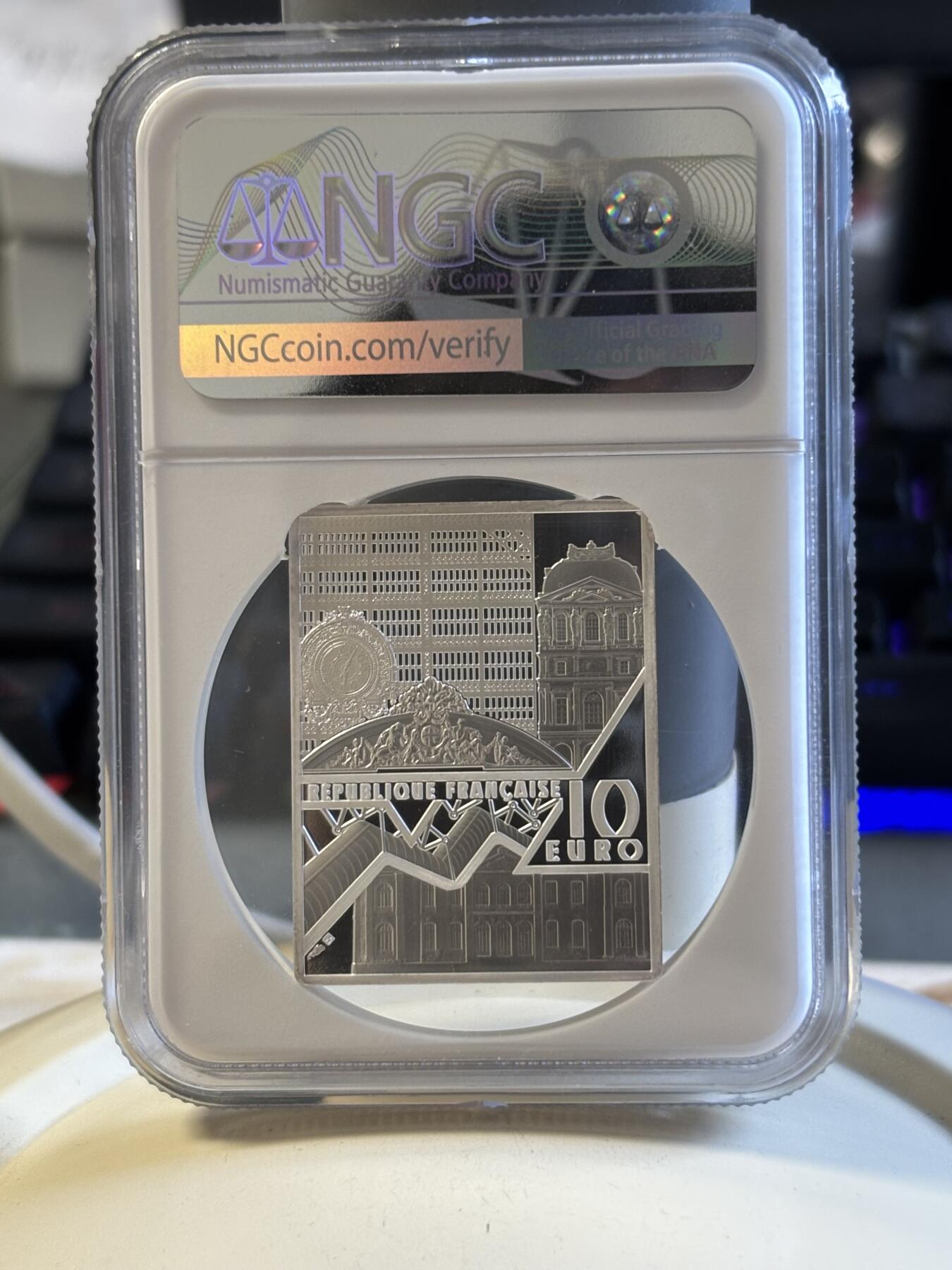 第181期拍卖  2023年法国10欧精制纪念彩色银币 自由指引人民NGC PF69 特殊蒙娜丽莎标，999银，22.2克