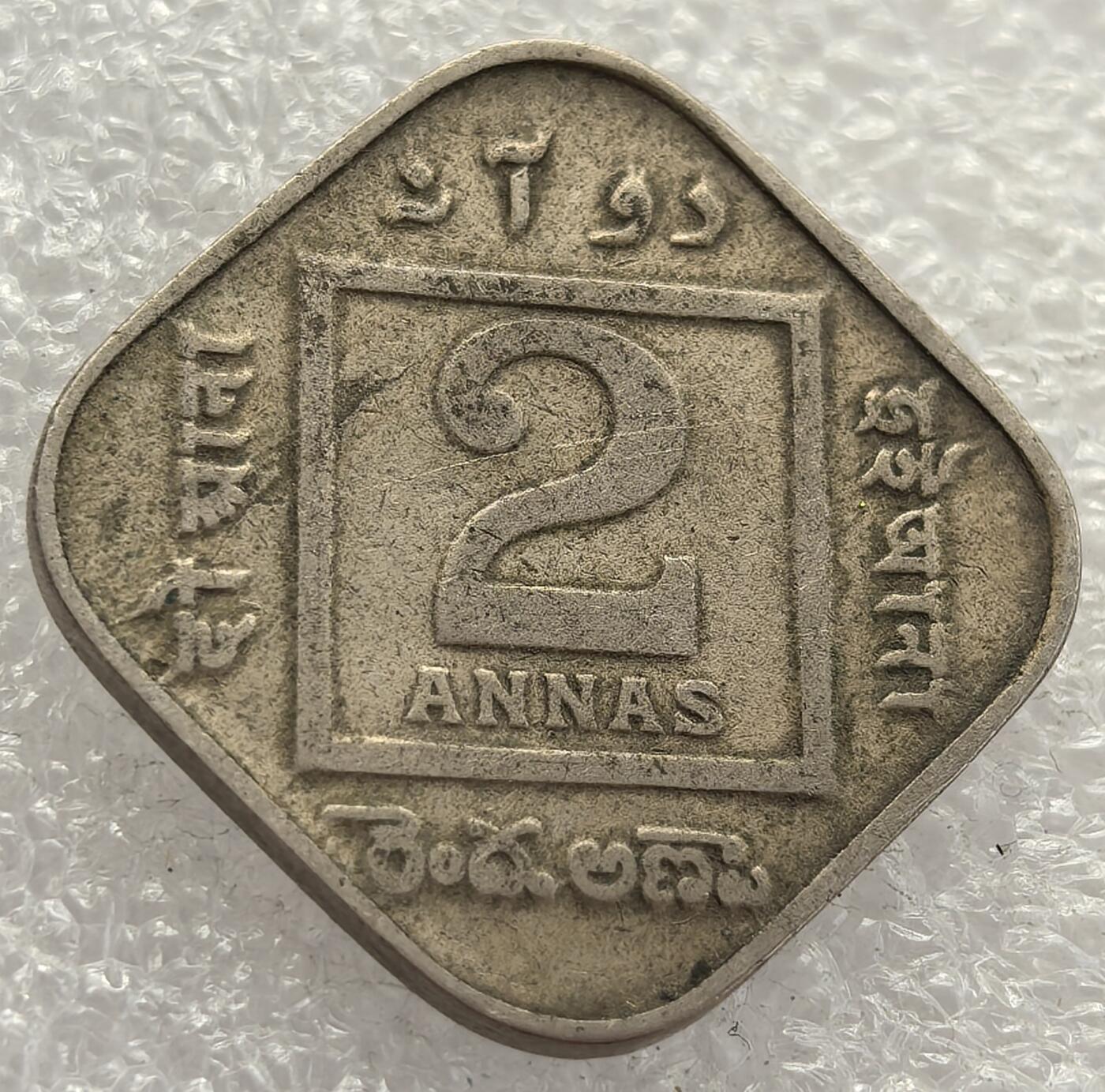  外国优质老铜币银币，周六九点倒数截拍，满百包邮，可寄存半年，喜欢朋友微信扫描二维码可直接参拍